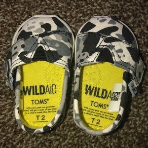 Black & White Camo Toms